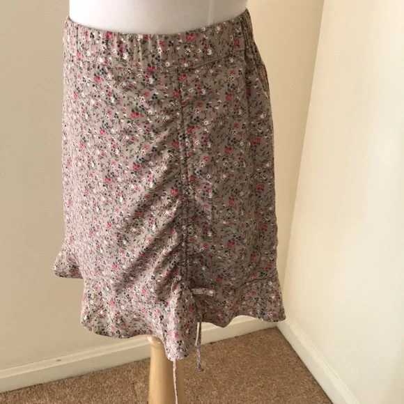 Mable medium floral crop off shoulder top and skirt set. - Picture 3 of 11